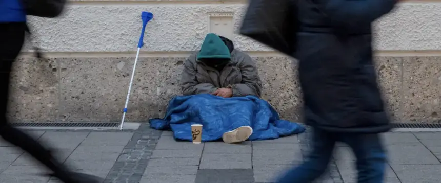 لماذا لا يستطيع عدد متزايد من الألمان العيش من عرق جبينهم؟